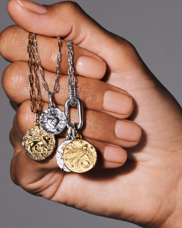 PANDORA Talisman: Hold starověkým mincím a moderní identitě