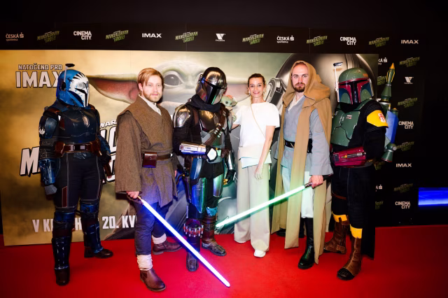 Galaxie Star Wars ožila na slavnostní premiéře filmu Mandalorian a Grogu