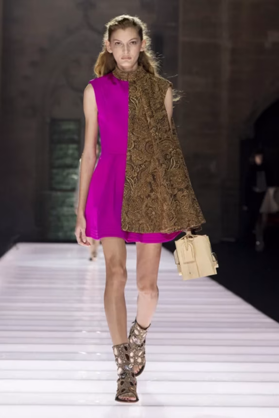 Louis Vuitton CRUISE 2026 FASHION SHOW - PALAIS DES PAPES - foto 4 | brand photo