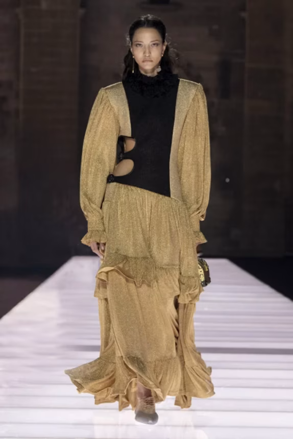 Louis Vuitton CRUISE 2026 FASHION SHOW - PALAIS DES PAPES - foto 6 | brand photo