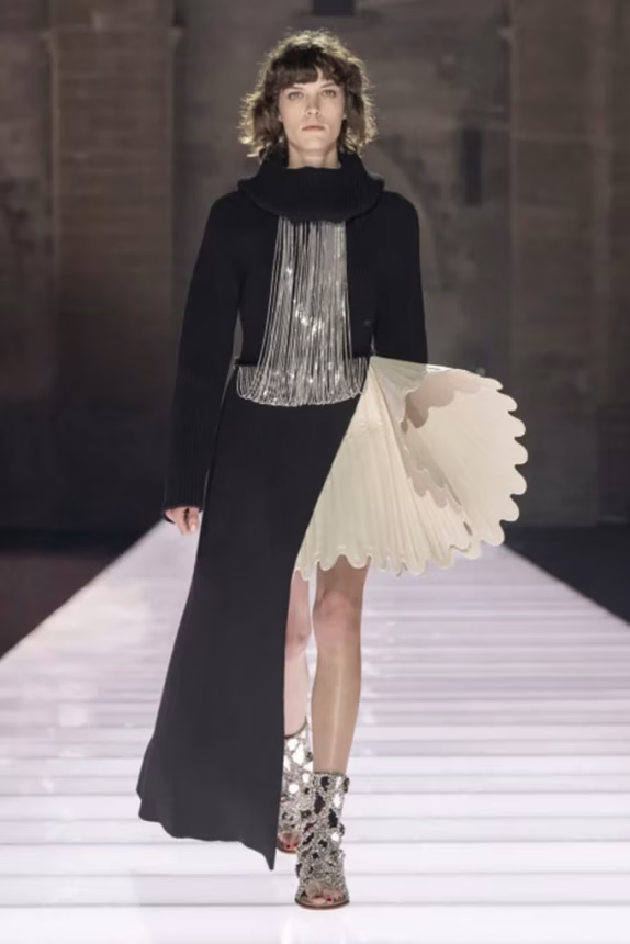 Louis Vuitton CRUISE 2026 FASHION SHOW - PALAIS DES PAPES - foto 7 | brand photo