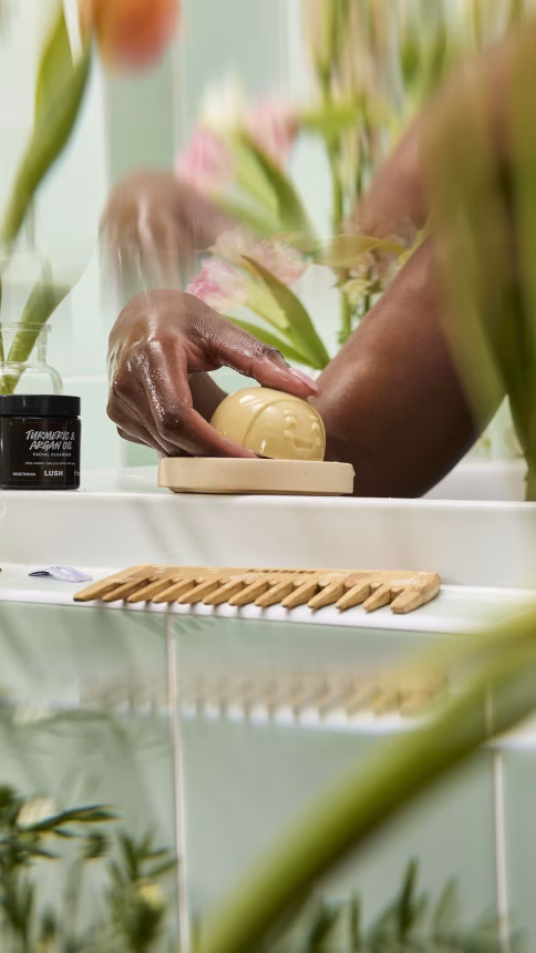 Hebká pokožka raz dva: S těmito Lush peelingy se krásně připravíte na jaro!