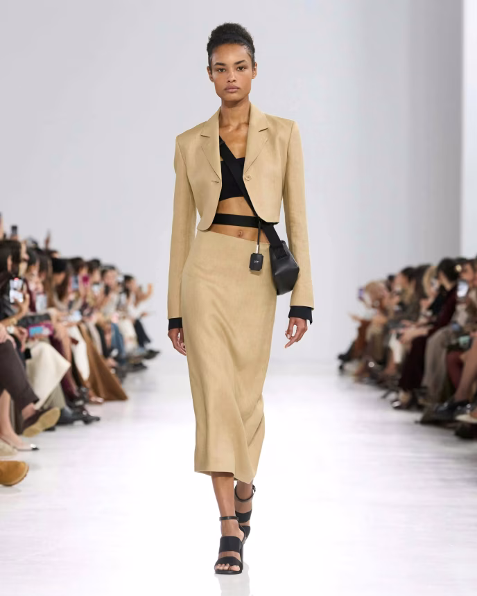 Max Mara Jaro/Léto 2026: Moderní interpretace rokoka - fotografie 5