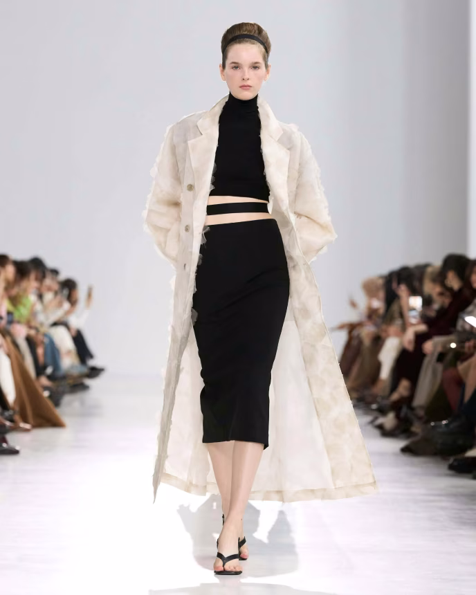 Max Mara Jaro/Léto 2026: Moderní interpretace rokoka - fotografie 7