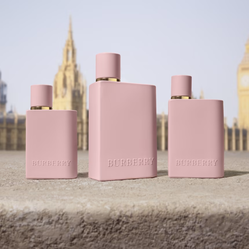 Burberry Her Parfum: Nová dámská vůně s Olivií Dean v hlavní roli