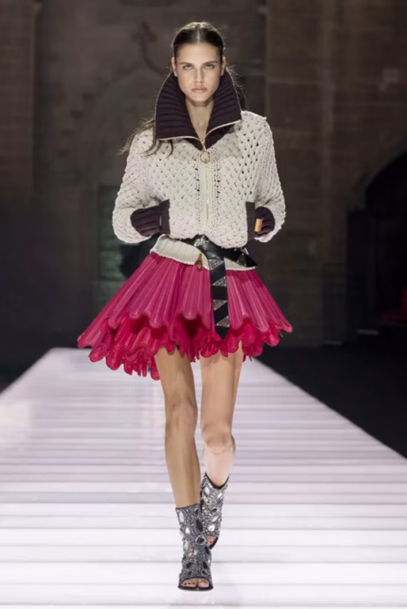 Louis Vuitton CRUISE 2026 FASHION SHOW - PALAIS DES PAPES - foto 2 | brand photo
