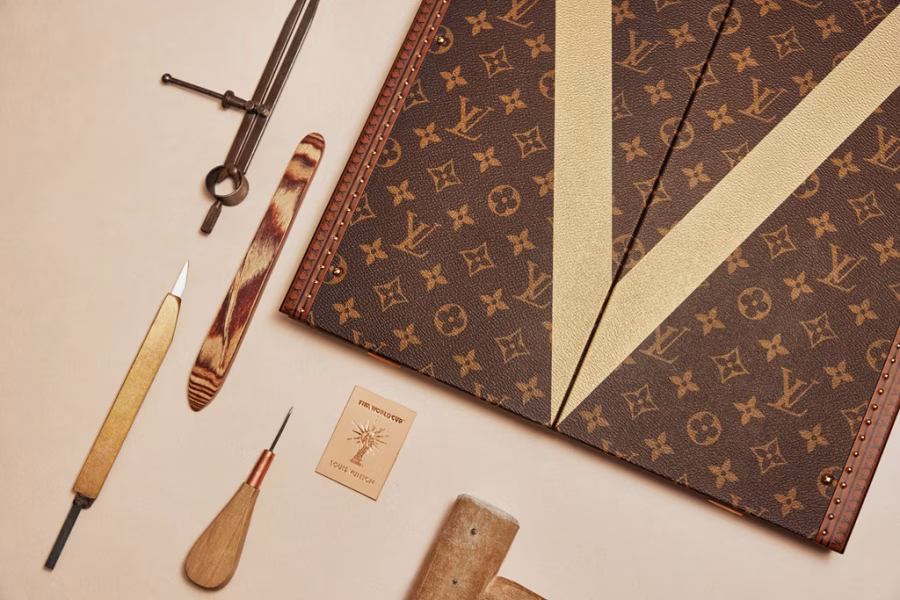 Louis Vuitton představuje oficiální Trophy Trunk vyrobený na míru pro vítěznou trofej pro Mistrovství světa ve fotbale FIFA World Cup 2026™ - fotografie 3