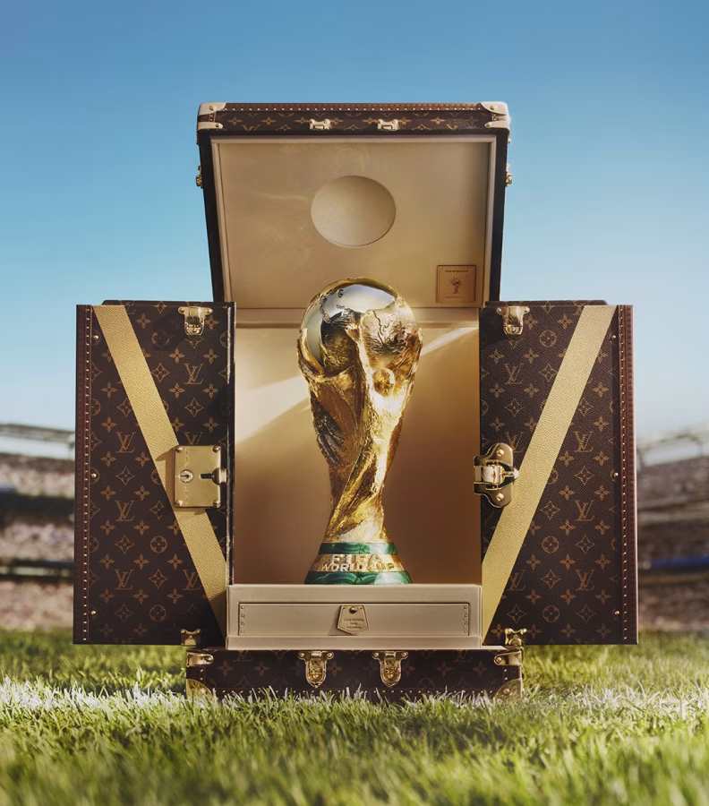 Louis Vuitton představuje oficiální Trophy Trunk vyrobený na míru pro vítěznou trofej pro Mistrovství světa ve fotbale FIFA World Cup 2026™ - fotografie 4